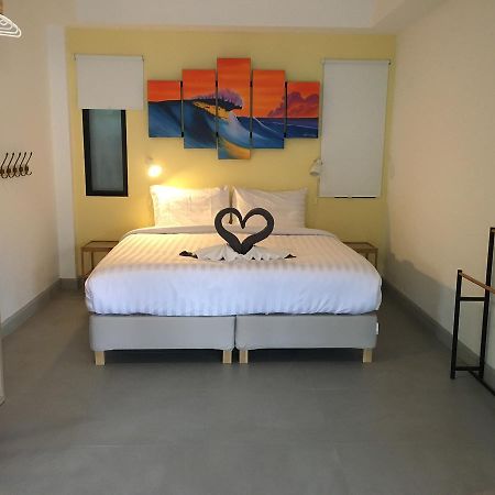 Готель Baan Andaman Sea Surf Patong Екстер'єр фото