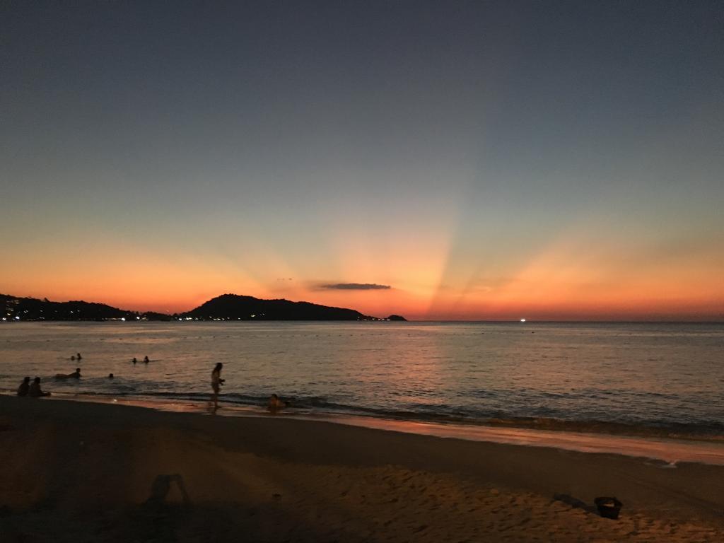 Готель Baan Andaman Sea Surf Patong Екстер'єр фото